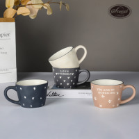 Mug en céramique de style nordique européen avec décoration sérigraphiée pour le café et le lait d'avoine, idéal pour le petit-déjeuner