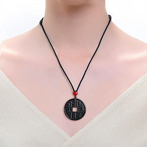 Colgante de Jade Negro Jadeíta Natural, Diseño Original 'El Diablo Gasta Dinero', Jade UNISEX al por Mayor C291 - Product Image 4