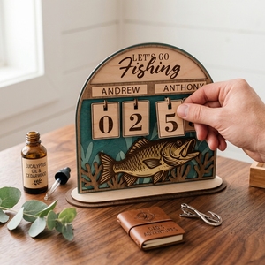 Suiviur de prises de pêche en bois avec nom personnalisable, décoration artisanale pour pêcheurs et décoration intérieure - Product Image 1