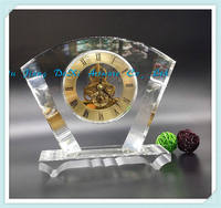 Explosif nouveaux produits verre cristal horloge de bureau cadeau de mariage verre réveil secteur transparent horloge en cristal