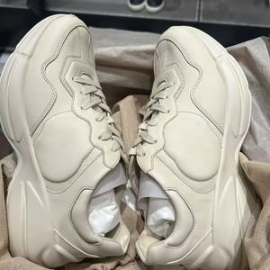 Zapatos Deportivos de Cuero de Alta Calidad para Hombre y Mujer, Estilo Casual de Diseño de Lujo, con Suela Gruesa para Caminar y Correr - Product Image 1