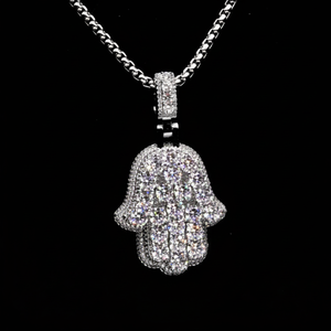 Compre en Línea en India el Collar con Colgante de Mano de Hamsa con Incrustaciones de Diamantes de Imitación VVS y Plata de Ley 925 - Product Image 1