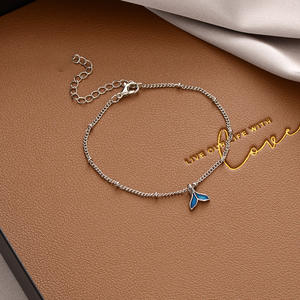 Bracelet queue de sirène en or 18 carats avec breloque en pierre de lune arc-en-ciel chatoyante - Bracelets délicats et luxueux ajustables pour femmes - Product Image 3