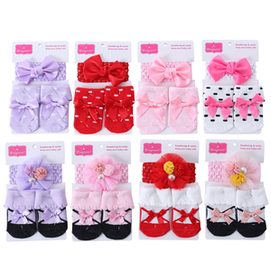Calzini per Neonati in Cotone Lavorato a Maglia di Alta Qualità con Fiocchi Decorativi, Abbinati a Set di Fasce per Capelli - Product Image 2