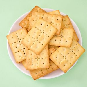 บิสกิตเนื้อไหมขัดฟัน50กรัมแบบพรีเมี่ยม: กรอบ, เป็นขุย, ไส้เผ็ด - Product Image 6