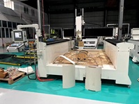 Routeur CNC 4 axes pour la production de produits en bois courbé et de moules en bois