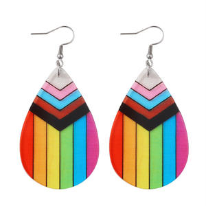 Boucles d'oreilles pendantes rayées arc-en-ciel en acrylique de qualité supérieure-Bijoux minimalistes modernes double face Cadeau hypoallergénique léger pour femme - Product Image 4
