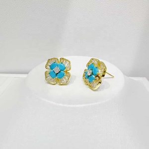 Pendientes de plata 925 con trébol verde, piedra natural, joyería fina, corazón, turquesa, delicados, modernos, con circonita. - Product Image 1