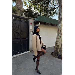 เสื้อแจ็คเก็ตซิปสำหรับผู้หญิงพร้อมดีเทลกระเป๋าสีครีม - Product Image 2