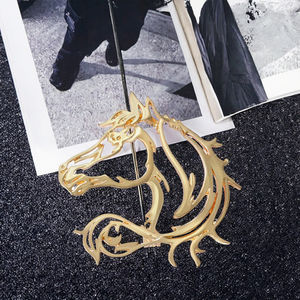 卸売高級デザイナー馬の襟ピン、カスタム合金14K金メッキラインストーンユニセックスアクセサリーブローチピン - Product Image 3