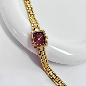 Vintage phụ nữ thạch anh Vòng đeo tay đồng hồ độc đáo tối giản Thiết kế sang trọng mẹ ngọc trai quay Petite vuông - Product Image 1