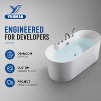 Baignoire de massage ovale autoportante moderne en acrylique haute brillance OEM/ODM avec système de robinetterie intégré, portable pour appartement, hôtel/villa