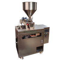 Machine d'emballage automatique pour sachets préformés de liquides (pâtes, jus de tomate, ketchup, sauces liquides) en sachets souples en plastique