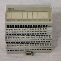 Nouveau Contrôleur de programmation PLC d'automatisation industrielle d'entrepôt S200-IT8 Original Prêt à l'emploi