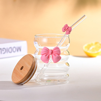 Ensemble de tasses à boire en verre côtelé avec couvercles et pailles personnalisées avec décoration de nœud papillon mignon 330ml verres à thé glacé et café à bière