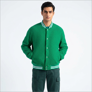 Veste universitaire de baseball rouge et noire la plus vendue, unisexe, avec manches en cuir personnalisées, en tissu de laine, à capuche et patchwork sur le devant - Product Image 1