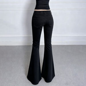 กางเกงยีนส์ทรงบานเอวกลางสีดำแบบมีซิปและกระเป๋า  สำหรับใส่ทำงานหรือลำลอง  เป็นมิตรกับสิ่งแวดล้อม  ใช้งานได้หลากหลาย  ดีไซน์เรียบง่าย - Product Image 4