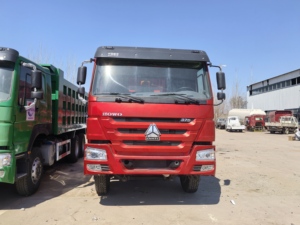 Sinotruk HOWO 8x4, un nuevo camión volquete rojo chino pequeño para uso minero y agrícola, ya está a la venta - Product Image 3