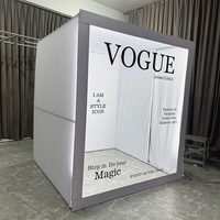 Cabina de Fotos Vogue para Fiestas de Cumpleaños con Entrega Rápida, Video Selfie, Accesorios Gratuitos, Cabina de Fotos Abierta para Fiestas