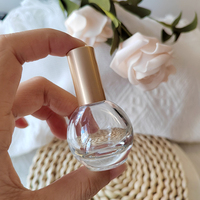 Bouteilles d'huiles essentielles de parfum rechargeables en vrac boule ronde en forme d'ampoule rouleau sur verre transparent 10ml avec couvercle en or mat de rouleau en métal