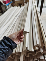 Décoration intérieure moderne en bois de pin naturel moulures en paulownia lattes triangulaires à chanfreiner pour un design intérieur élégant