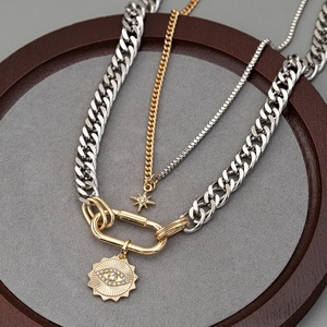 Collier à maillons cubains épais superposés, mélange or et argent, bijou statement, pendentif cadenas, style hip-hop punk, collier tendance - Product Image 1