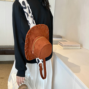 Venta al por mayor sombrero <span class=keywords><strong>de</strong></span> vaquero forma bolso <span class=keywords><strong>de</strong></span> las mujeres dibujos animados juguete sombrero mochila creativa divertida forma mochila - Product Image 3
