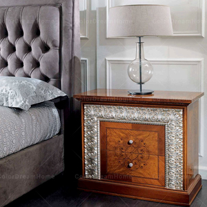 Set Camera da <span class=keywords><strong>Letto</strong></span> Classico con <span class=keywords><strong>Testiera</strong></span> in Velluto Grigio Trapuntato, <span class=keywords><strong>Letto</strong></span> Matrimoniale con Inserti in Argento, Comodini Abbinati - Product Image 4