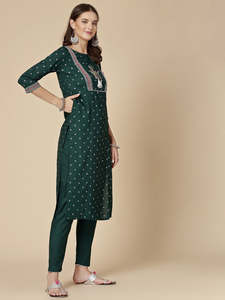 Kurta de verano para mujer, de viscosa y rayón, con estampado étnico verde, cuello con lazo, corte regular, con pantalones, a precio de mayoreo. - Product Image 5