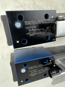 Válvula Direccional Proporcional Hidráulica 5WRPE10F1B70L-20/G24K0/B5M con Control por Solenoide 5WRPE 5WRPE10 4WRPE 4WRKE 4WREE - Product Image 2