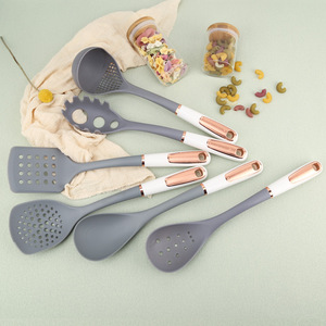 Ustensiles de cuisine sûrs et résistants à la chaleur, plusieurs styles disponibles, spatule, cuillère, écumoire, ensemble d'ustensiles de cuisine en nylon - Product Image 3