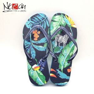 รองเท้าแตะลายม้าลายเขตร้อนแบบกำหนดเอง Nicecin สำหรับผู้หญิง รองเท้าแตะชายหาดฤดูร้อนกันลื่น ทำจากยาง PE รองเท้าสลิปเปอร์ โรงงาน OEM ขายส่ง - Product Image 1