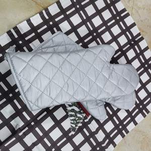 ถุงมือกันความร้อนสำหรับไมโครเวฟ ทำจากผ้าฝ้ายหนา ทนทาน ซักได้ เหมาะสำหรับการ<span class=keywords><strong>ใช้</strong></span>งานในครัวเรือน เช่น การอบขนม และการย่าง - Product Image 3