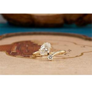 Bague ovale à double pierre, élégante pour femme, design moderne avec pierres étincelantes, idéale pour offrir ou porter au quotidien - Product Image 5