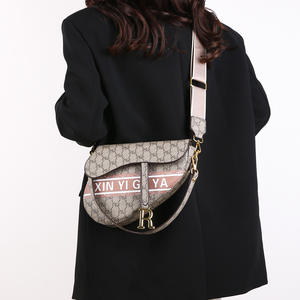 Bolso de sillín cruzado de inspiración lujosa para mujer, bolso de hombro versátil con estampados elegantes, bolso de mano y para axilas de lujo a la moda - Product Image 4