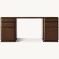 Bureau de direction élégant et moderne en chêne clair à 6 tiroirs sans poignées avec base en piédestal arrondi pour bureau à domicile, personnalisable OEM
