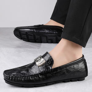 รองเท้าหนังผู้ชายสไตล์เกาหลีสำหรับฤดูร้อน แฟชั่นลำลองแบบสวม ระบายอากาศได้ดี กันลื่น เหมาะสำหรับใส่ทำงาน - Product Image 3