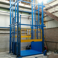 Plateforme élévatrice hydraulique verticale économique de type rail pour le levage de marchandises, idéale pour les projets logistiques d'entrepôt