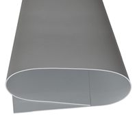 Feuille de mousse de silicone souple et adaptable pour l'isolation des câbles et l'étanchéité des formes complexes, idéale pour les surfaces irrégulières et l'enroulement des tuyaux.