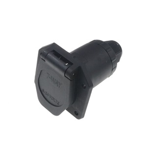 Prise étanche 7 voies 6-24 Volts pour connecteur de remorque de camping-car, avec capuchon de protection noir - Product Image 2