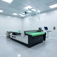 Machine de découpe à couteau oscillant entièrement automatique de grande précision avec aspiration sous vide et alimentation par lots pour cuir en rouleau entier