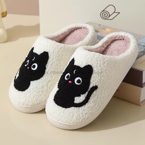 Vente en gros de pantoufles pour femmes en fourrure pelucheuse avec semelle TPR, vente directe en gros - Product Image 4