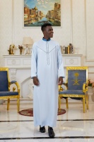 Venta caliente diseño elegante tradicional varios colores tamaños tela Premium hombres Thobe bordado marroquí islámico estilo africano