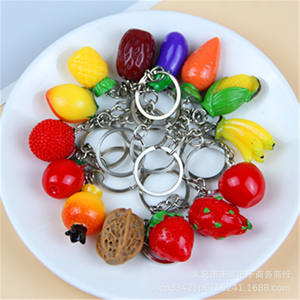 Llavero Creativo con Colgante de Frutas Simuladas: Uva, Fresa, Granada, Sandía - Product Image 3