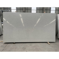 Pierre de quartz artificielle Calacatta blanche de Guangzhou, dalle de quartz chinoise, plan de travail en quartz préfabriqué