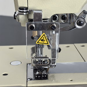 Machine à coudre interlock à 3 aiguilles et 5 fils à entraînement direct DT 500-01CB/EUT/DT avec coupe-fil électronique automatique et moteur - Product Image 4