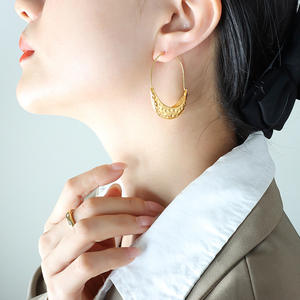 Joyería <span class=keywords><strong>de</strong></span> moda Pendientes en forma <span class=keywords><strong>de</strong></span> barco Pendientes <span class=keywords><strong>de</strong></span> aro Huggie impermeables <span class=keywords><strong>de</strong></span> acero inoxidable chapado en <span class=keywords><strong>oro</strong></span> <span class=keywords><strong>de</strong></span> 18K - Product Image 2