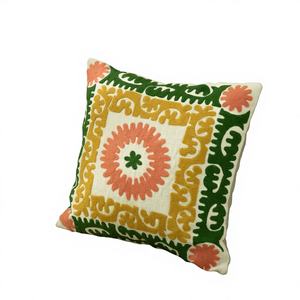 Cojines Decorativos Personalizados para el Hogar, Cojín Bordado Suzani de 18"x18", Cojín Cuadrado de Estilo Bohemio con Patrón Floral, 100% Algodón - Product Image 1