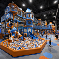 Structure de jeu intérieure sur le thème du château, grande structure de jeu souple commerciale avec toboggan tubulaire et piscine à balles pour parc d'attractions pour enfants