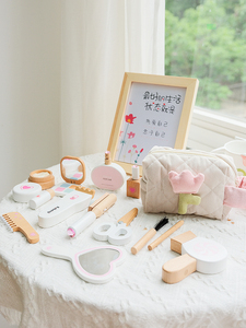 Ensemble de jouets de sac de maquillage en bois royal danois pour les filles de passionnés de mode et de beauté - Product Image 3